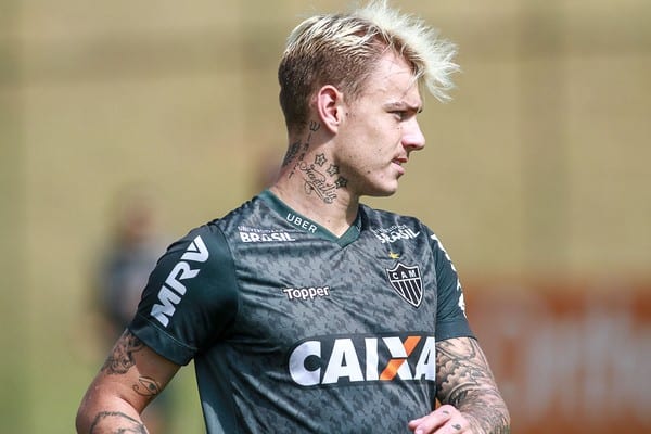 Ex-Atlético, Guedes rebate zoação de cruzeirense: ‘Vendo Série A por quê?’