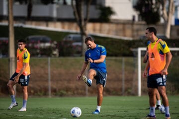 Com disputa na zaga, Cruzeiro inicia preparação para jogo da Copa do Brasil