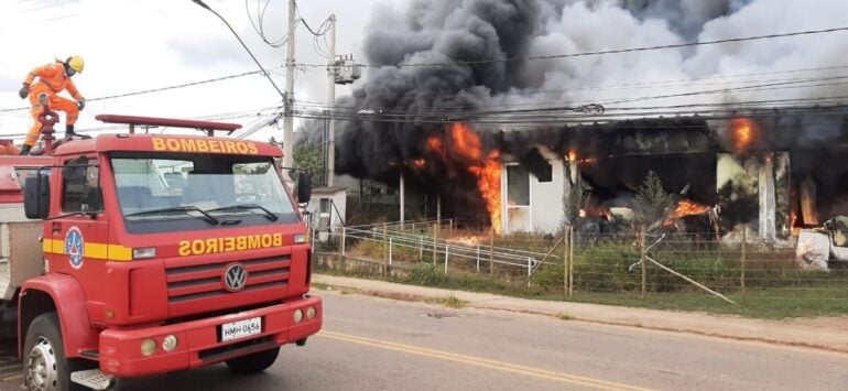 MP apura improbidade administrativa no incêndio que destruiu UPA; vereadores querem ‘caça às bruxas’