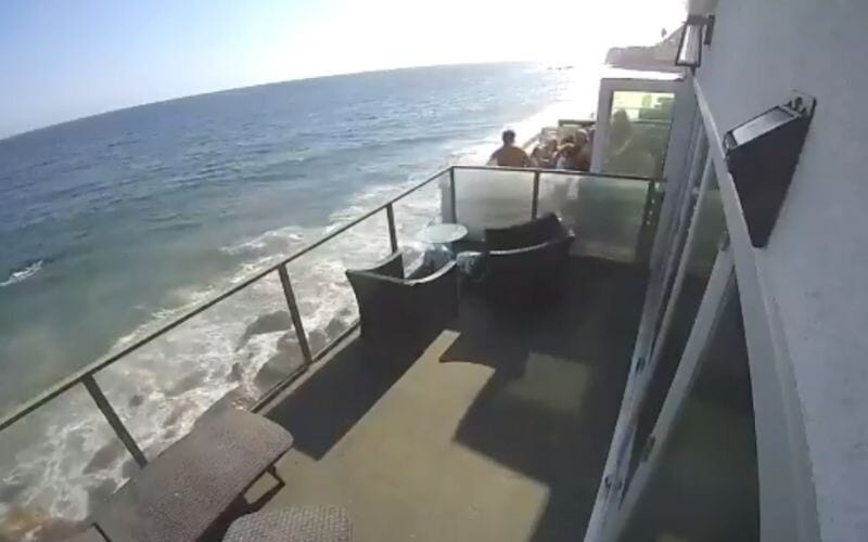 Sacada desaba e 15 pessoas ficam feridas; assista ao vídeo