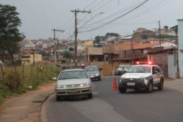 Mulher é assaltada e o carro roubado no Distrito Industrial, em Itabira