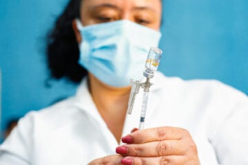 Governo de Minas divulga orientações para vacinação de trabalhadores da Educação