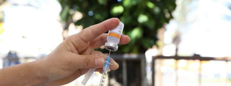 Prefeitura de BH espera completar esquema vacinal de 225 mil jovens na próxima semana