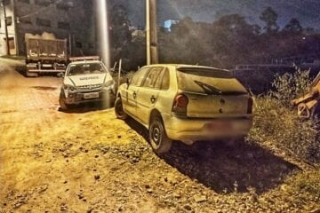 Polícia Militar acha carro roubado em Caratinga e abandonado em Monlevade