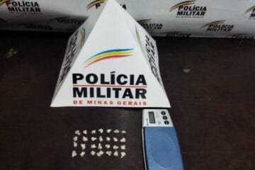 Polícia Militar apreende pedras de crack escondidas em lote vago em Santa Bárbara