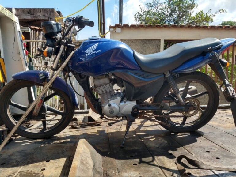 Adolescentes roubam moto e acabam presos pela PM em Monlevade