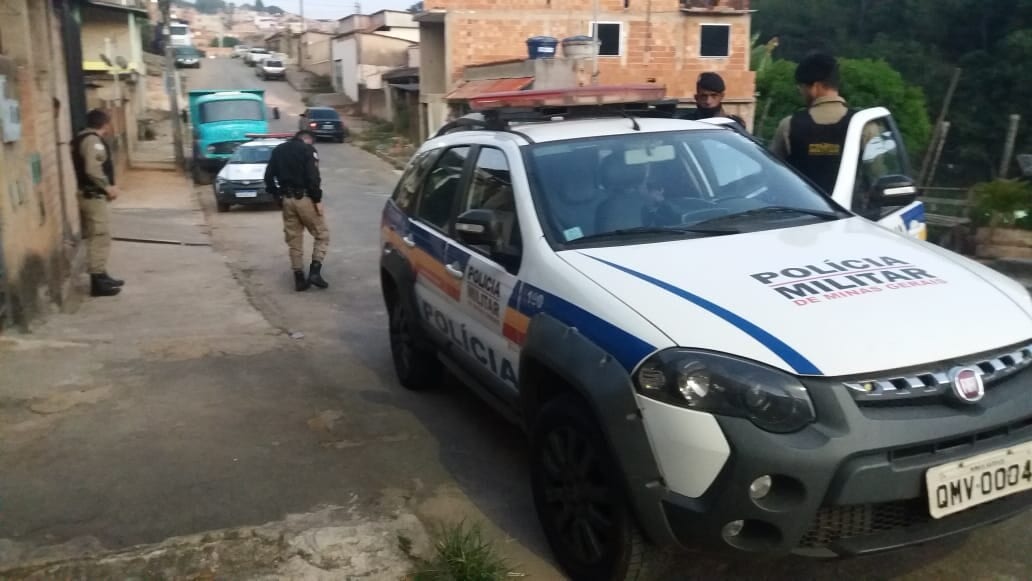 Homem é socorrido após ser baleado no rosto, em Itabira