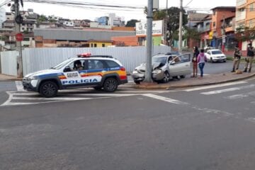 Motorista bate o carro socorrendo baleado em Itabira