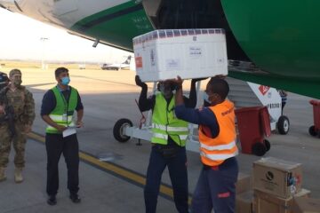 Mais de 100 mil doses da Coronavac chegam a Minas Gerais