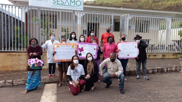 Monlevade: pacientes da Saúde Mental presenteiam servidores da Policlínica