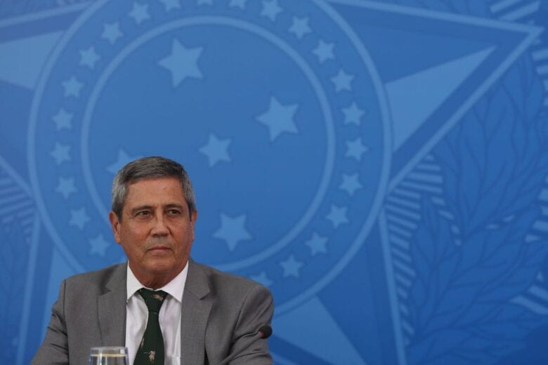 Orçamento atende metade das necessidades da Defesa, diz ministro
