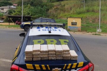 PRF apreende 26 Kg de crack escondidos em automóvel em Leopoldina