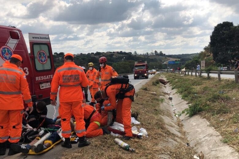 Motociclista fica em estado grave após atropelar cavalo na MG-424
