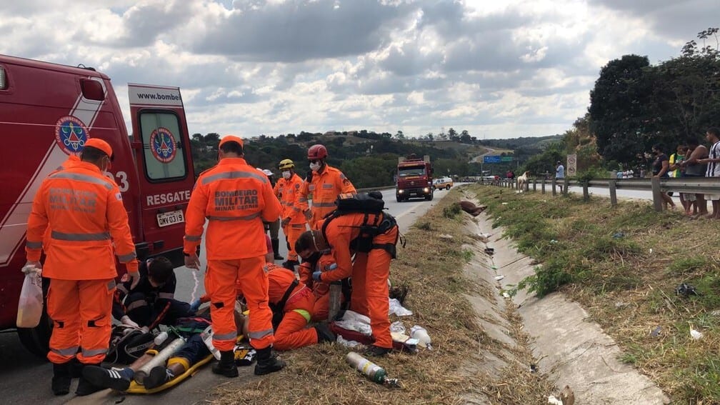 Motociclista fica em estado grave após atropelar cavalo na MG-424