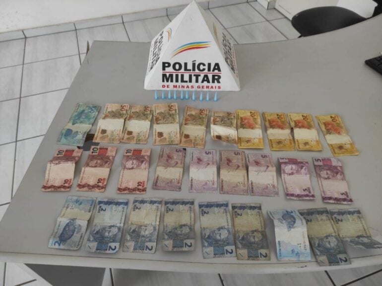 Dupla é flagrada comprando drogas no Bethânia, em Itabira, e é presa