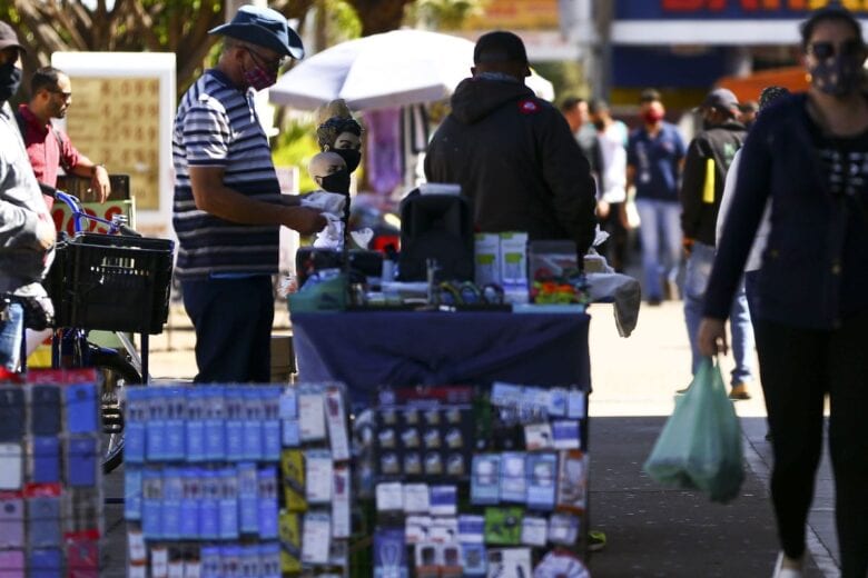 Desemprego bate recorde de 14,7%, diz IBGE