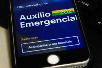 Auxílio emergencial pode ser estendido por até três meses, diz Guedes