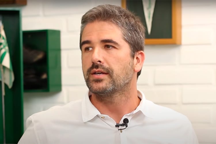 Apesar de protestos da torcida, Cruzeiro avança para contratar Pastana