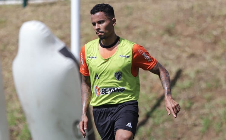Allan, do Atlético, fala sobre cartões: ‘Marcação comigo, não sei porquê’