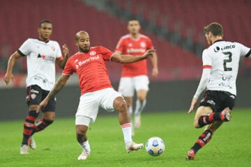Com expulsões, Internacional perde para o Vitória e cai na Copa do Brasil