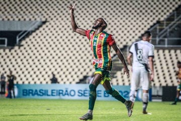 Sampaio Corrêa marca no último lance e vence a Ponte Preta pela Série B