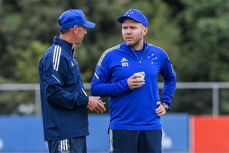 Com Mozart, Cruzeiro enfrenta Goiás e tenta deixar lanterna da Série B
