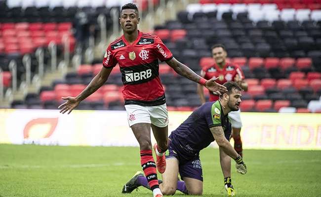 Flamengo domina jogo e América perde a terceira seguida no Brasileirão