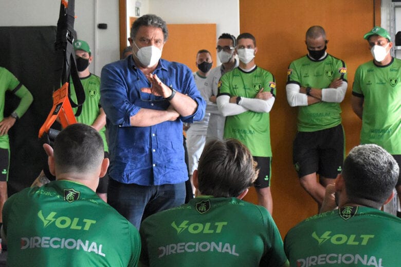 Após saída de Lisca, Salum faz reunião e incentiva grupo do América