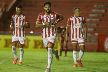 Náutico vence Vila Nova, se mantém 100% e dispara na liderança da Série B