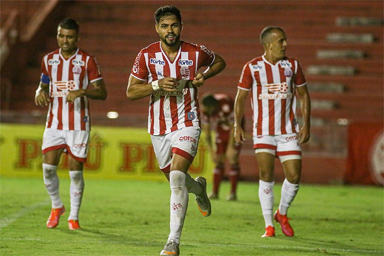 Náutico vence Vila Nova, se mantém 100% e dispara na liderança da Série B