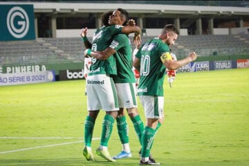 Goiás termina com a invencibilidade do CRB e entra no G4 da Série B