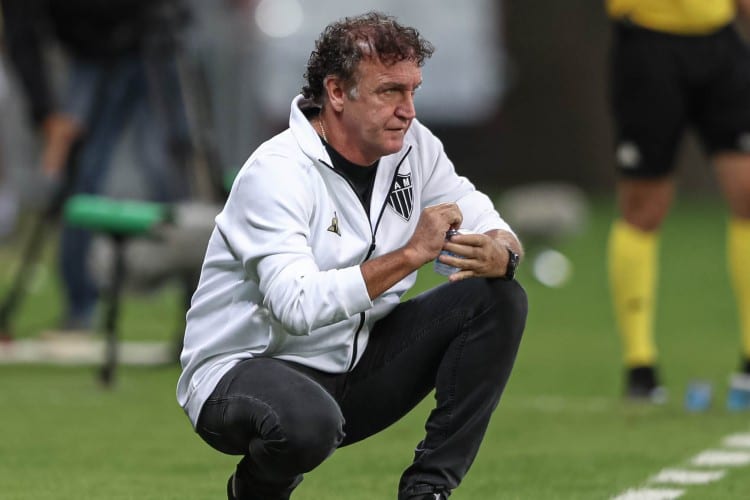 Cuca define Atlético para confronto com Internacional; veja escalação