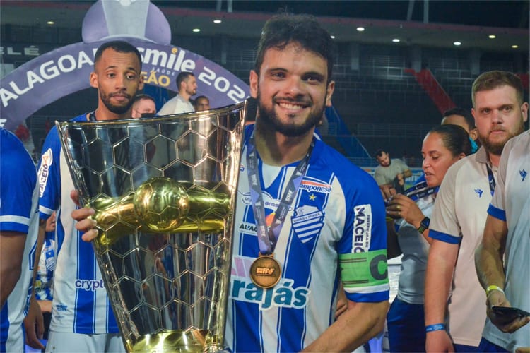 CSA informa negociação de lateral-direito Norberto com o Cruzeiro