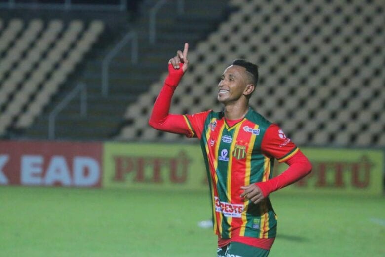 De virada, Sampaio Corrêa vence o Confiança e cola no G-4 da Série B