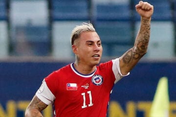 Vargas, do Atlético, volta a marcar pelo Chile, mas deixa o campo com lesão