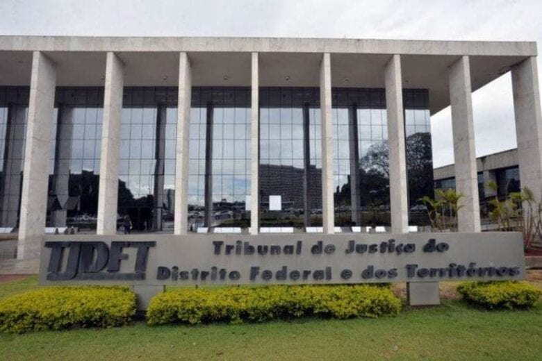Advogado tenta trocar placa de carro com letras G-A-Y e perde na Justiça