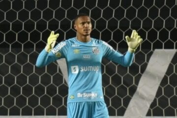 Com lesão no joelho direito, goleiro John desfalca o Santos contra o Grêmio