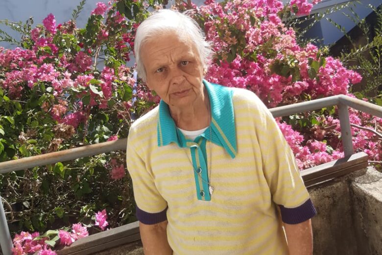 Em Nova Era, idosa convida população para o seu próprio velório