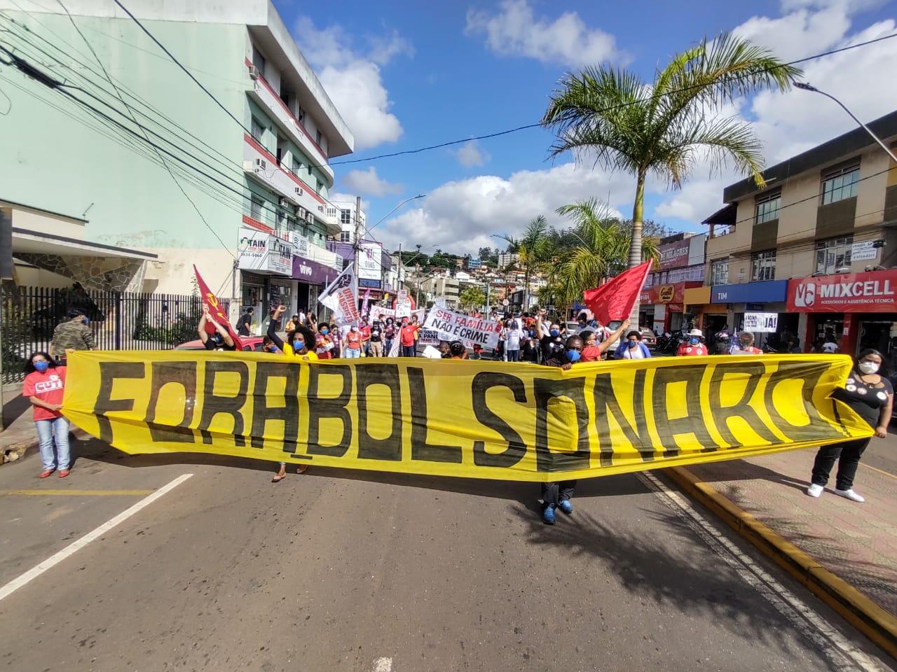 Protesto contra Bolsonaro acontece tímido e com pouca adesão em Itabira