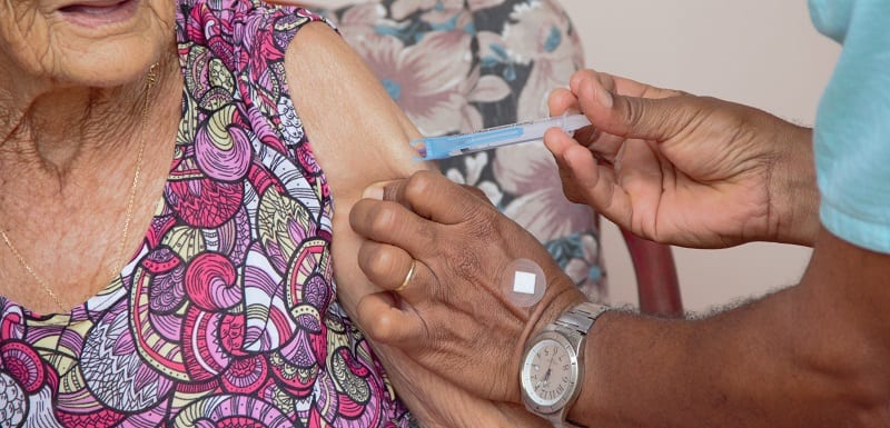 Covid-19: população em geral começa a ser vacinada em Nova Era