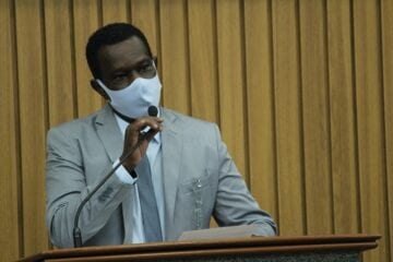 Itabira contra o racismo: “subo nessa tribuna para compartilhar um exemplo de política e afetividade”, afirma Júlio do Combem