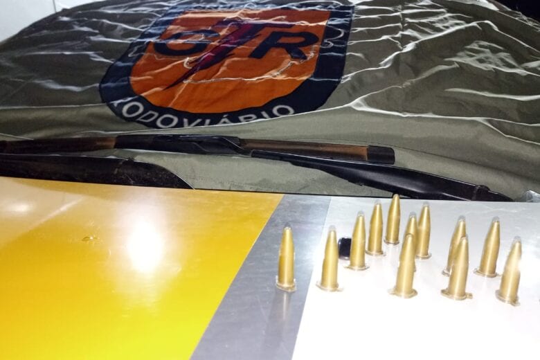 Tático Rodoviário detém jovem que levava cocaína para Ferros