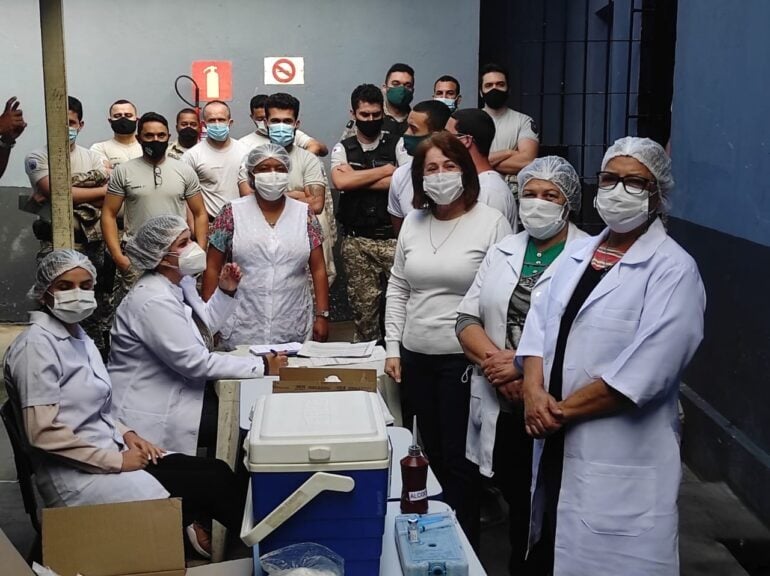 Detentos e servidores do presídio de Monlevade recebem primeira dose contra a Covid