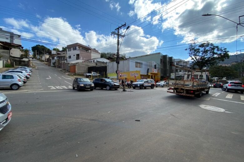 Acidente na rua Juca Machado deixa motociclista ferido