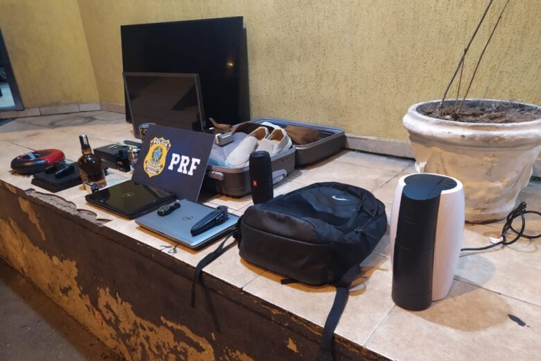 PRF detém suspeitos de furtar em residências na cidade de Itabira