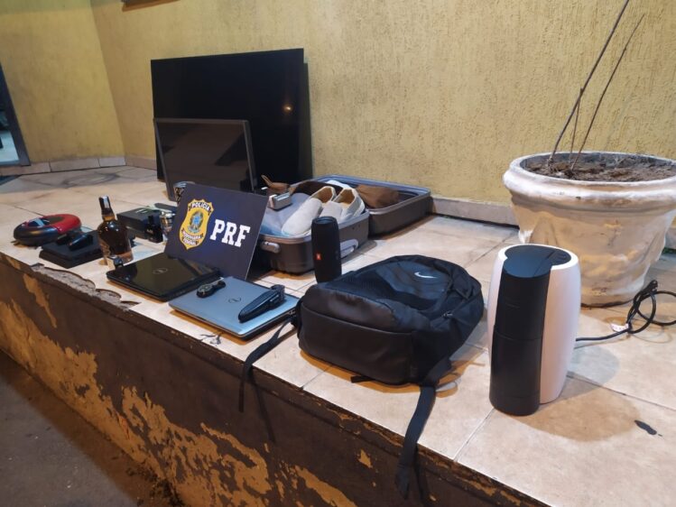 PRF detém suspeitos de furtar em residências na cidade de Itabira