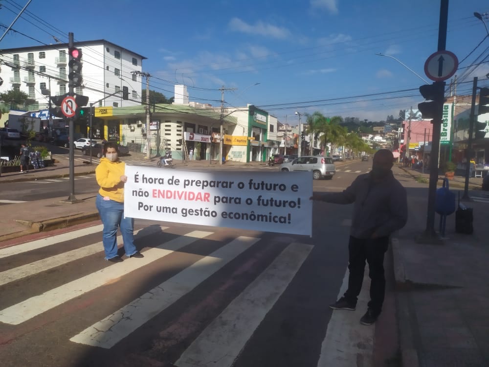 Manifestações contrárias a empréstimo de R$ 70,15 milhões antecedem reunião da Câmara