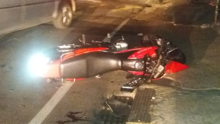 Homem é levado para o bloco cirúrgico após acidente no bairro Praia