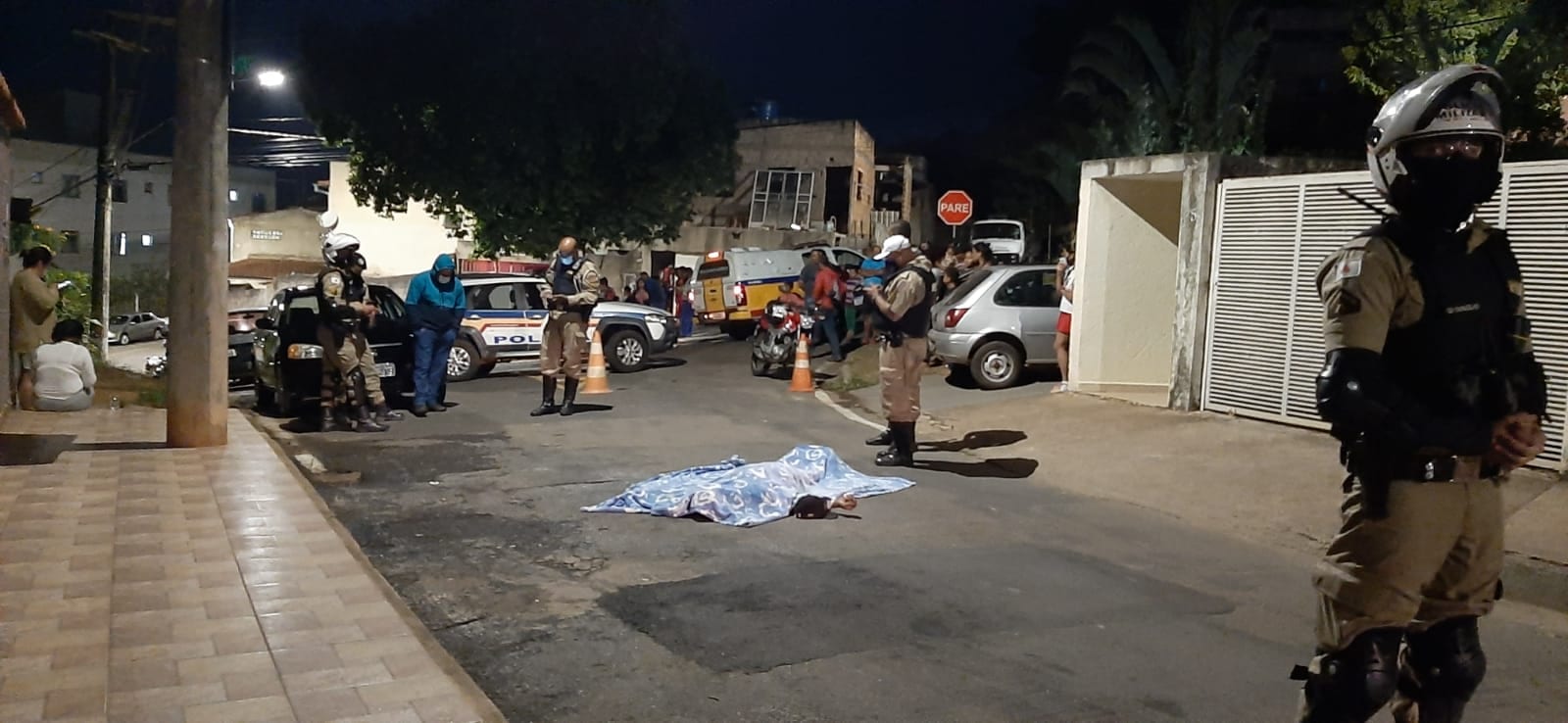 Homem é morto a tiros e, depois, atropelado no Abóboras, em Itabira