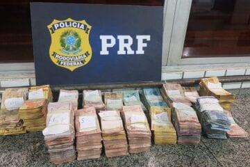 PRF apreende mais de R$ 100 mil durante fiscalização em Sabará